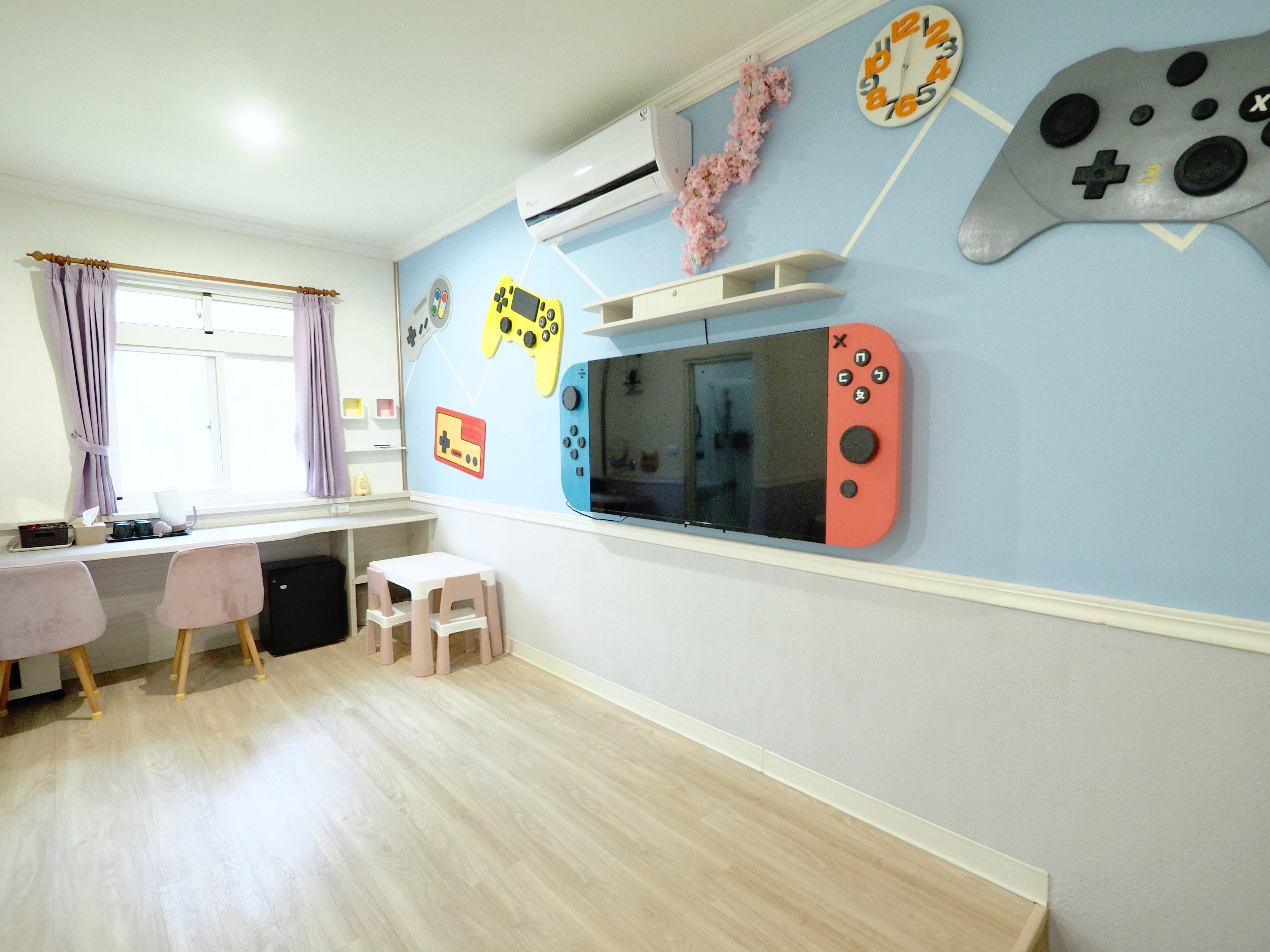 經典電玩房遊戲手把主題牆